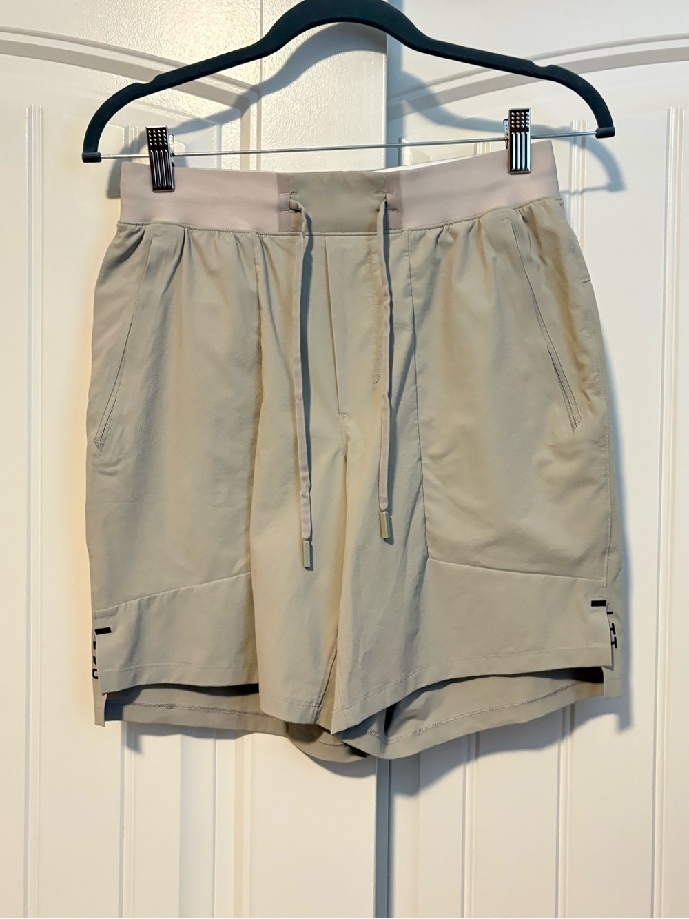 Lululemon License to Train Linerless Short 7" tan size small